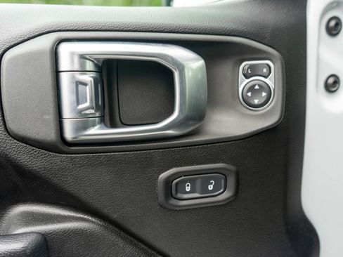 Used 2022 Jeep Wrangler Unlimited Sport AWD/4WD image 15