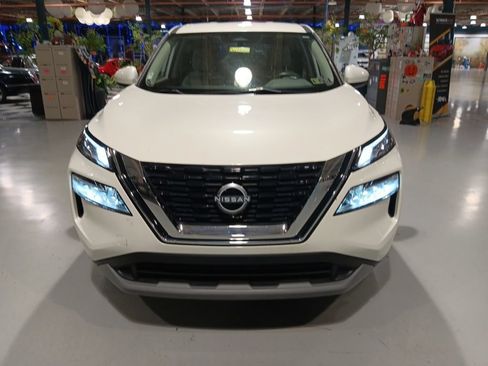 Used 2023 Nissan Rogue SV AWD/4WD image 9