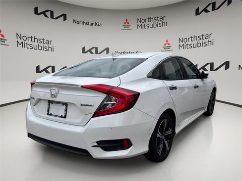 Used 2016 Honda Civic Touring image 4