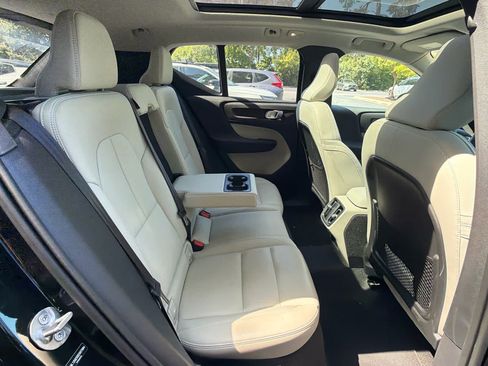 Used 2025 Volvo XC40 B5 Plus AWD/4WD image 18