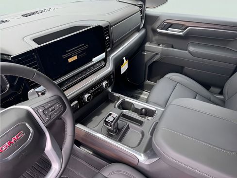 New 2026 GMC Sierra 1500 SLT AWD/4WD image 9