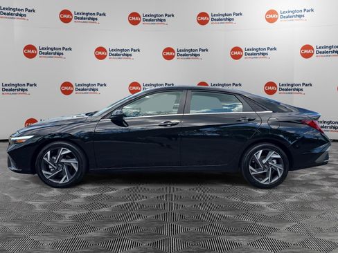 Used 2025 Hyundai Elantra SEL image 4