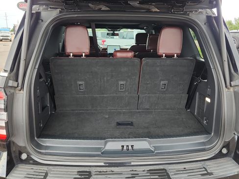 Used 2023 Ford Expedition Limited image 8