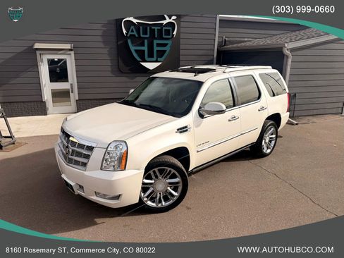 Used 2014 Cadillac Escalade Platinum image 2