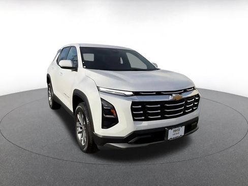 Used 2025 Chevrolet Equinox LT AWD/4WD image 3