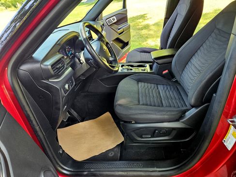 Used 2020 Ford Explorer XLT w/ Class III Trailer Tow Package image 15