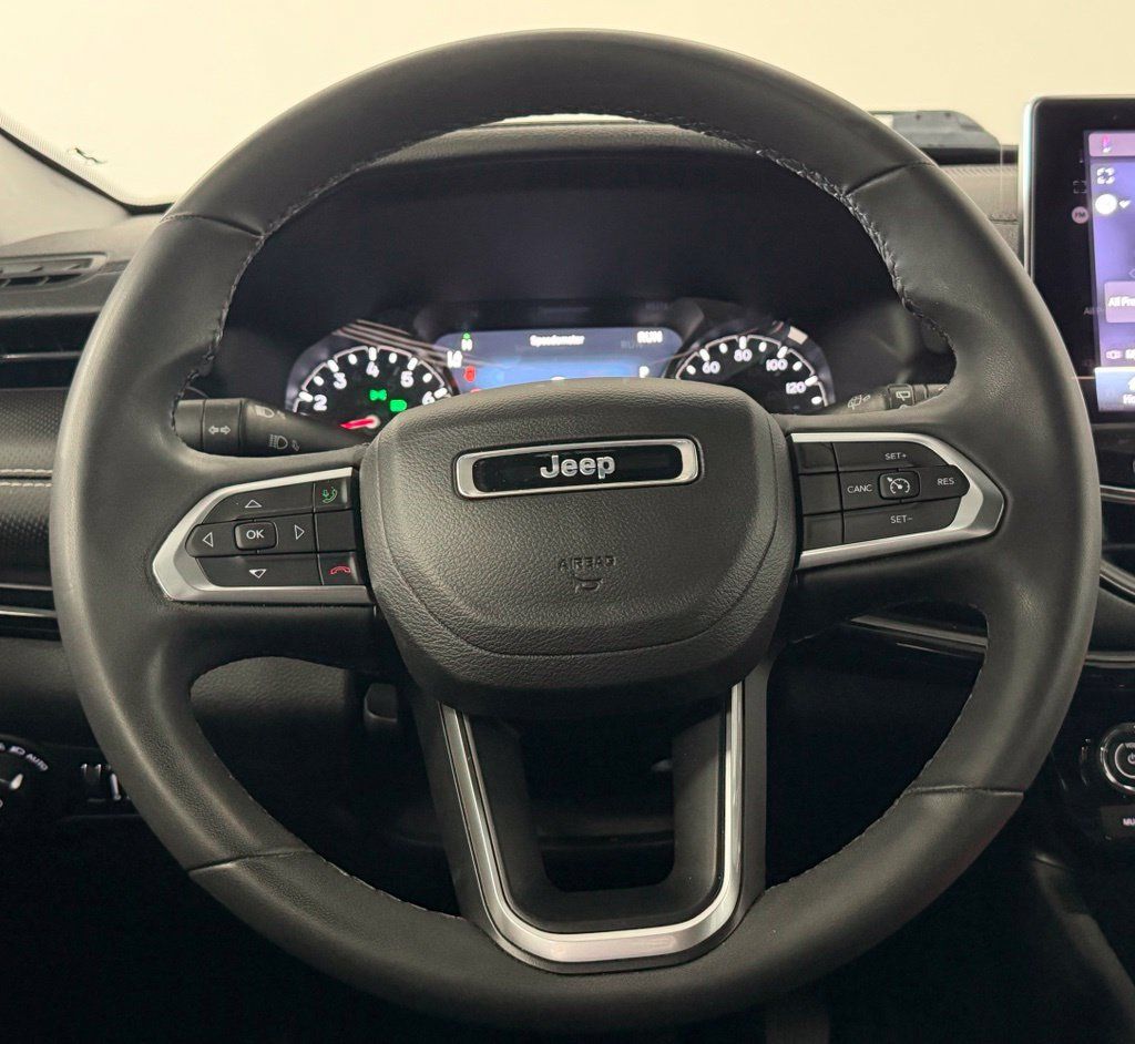 Used 2023 Jeep Compass Latitude AWD/4WD image 14