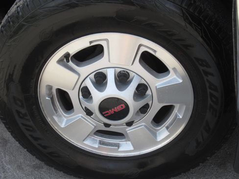 Used 2018 GMC Sierra 2500 SLE w/ SLE Preferred Package AWD/4WD image 6