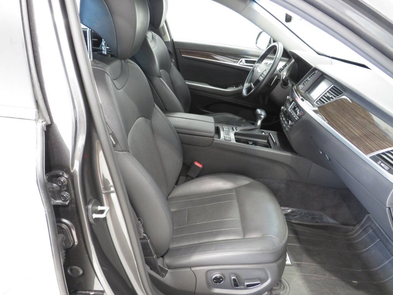 Used 2018 Genesis G80 3.8 RWD image 10