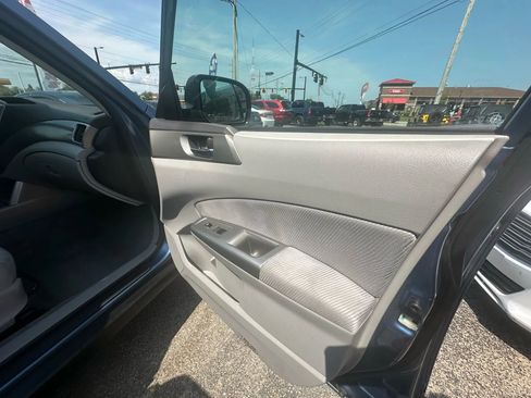 Used 2010 Subaru Forester 2.5X Premium image 21