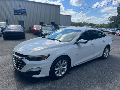 Used 2019 Chevrolet Malibu LT FWD image 2