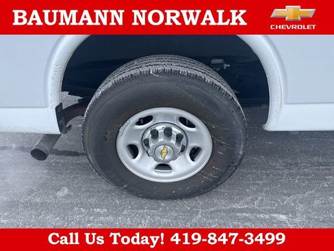 Used 2024 Chevrolet Express 3500 LT w/ LT Preferred Equipment Group image 14
