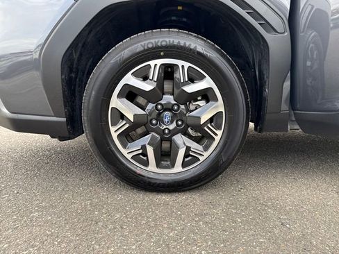 Used 2025 Subaru Forester Premium image 29