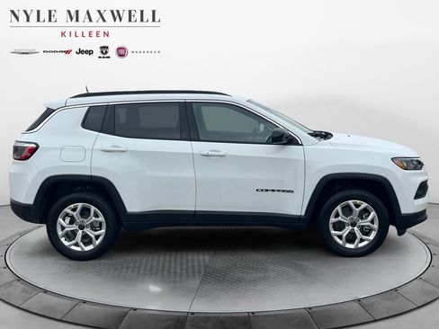 New 2026 Jeep Compass Latitude image 17