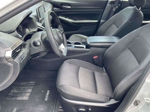 Used 2024 Nissan Altima 2.5 SV FWD image 12
