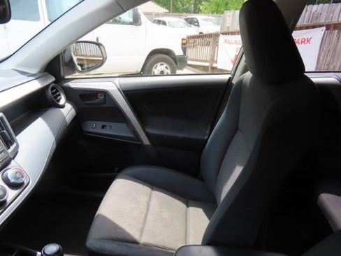 Used 2014 Toyota RAV4 LE FWD image 19