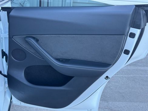 Used 2022 Tesla Model Y Long Range image 46