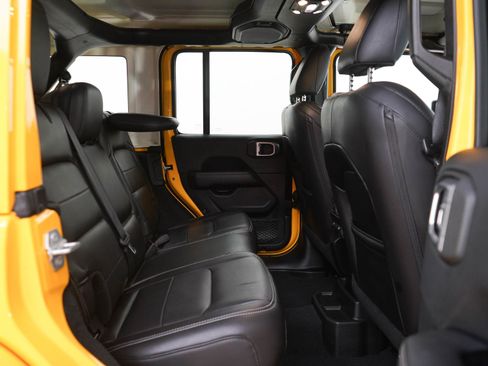 Used 2019 Jeep Wrangler Unlimited Sahara w/ Dual Top Group AWD/4WD image 12