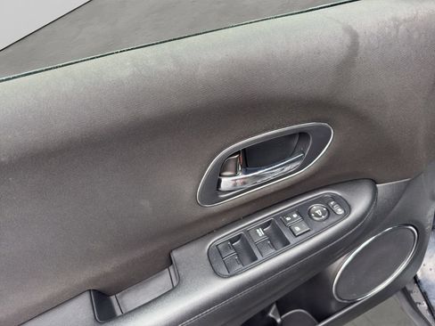 Used 2018 Honda HR-V EX image 16