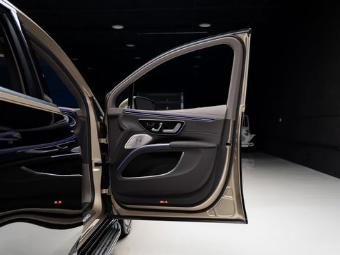 Used 2024 Mercedes-Benz Maybach EQS 680 4MATIC image 61