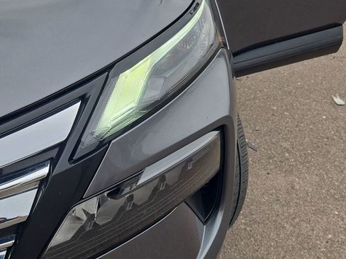 Used 2024 Nissan Rogue SV image 31