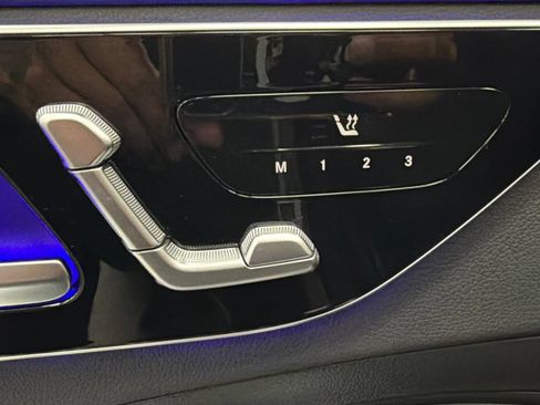 Used 2025 Mercedes-Benz C 300 Sedan image 23