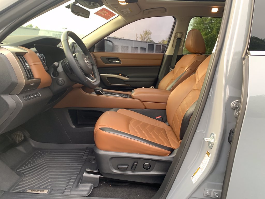 Certified 2024 Nissan Pathfinder Platinum AWD/4WD image 18