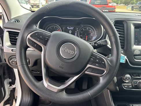 Used 2019 Jeep Cherokee Latitude w/ Popular Appearance Group FWD image 15