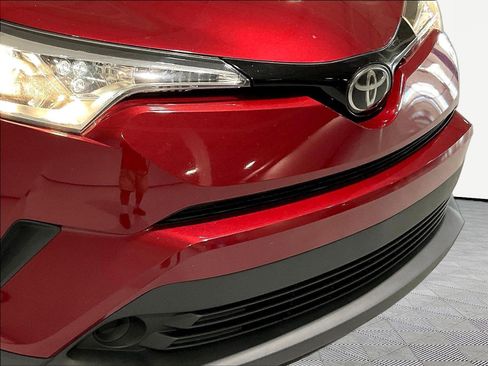 Used 2019 Toyota C-HR XLE FWD image 30