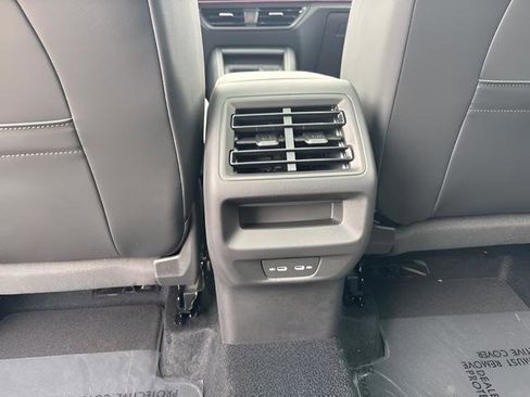 New 2025 Volkswagen Tiguan SE image 17