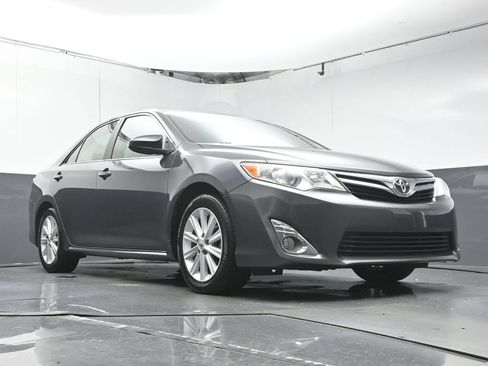 Used 2013 Toyota Camry XLE w/ Leather Pkg FWD image 27