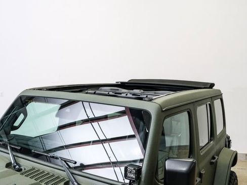 Used 2024 Jeep Wrangler Unlimited Sport AWD/4WD image 2