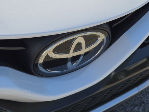 Used 2021 Toyota Camry XSE FWD image 6