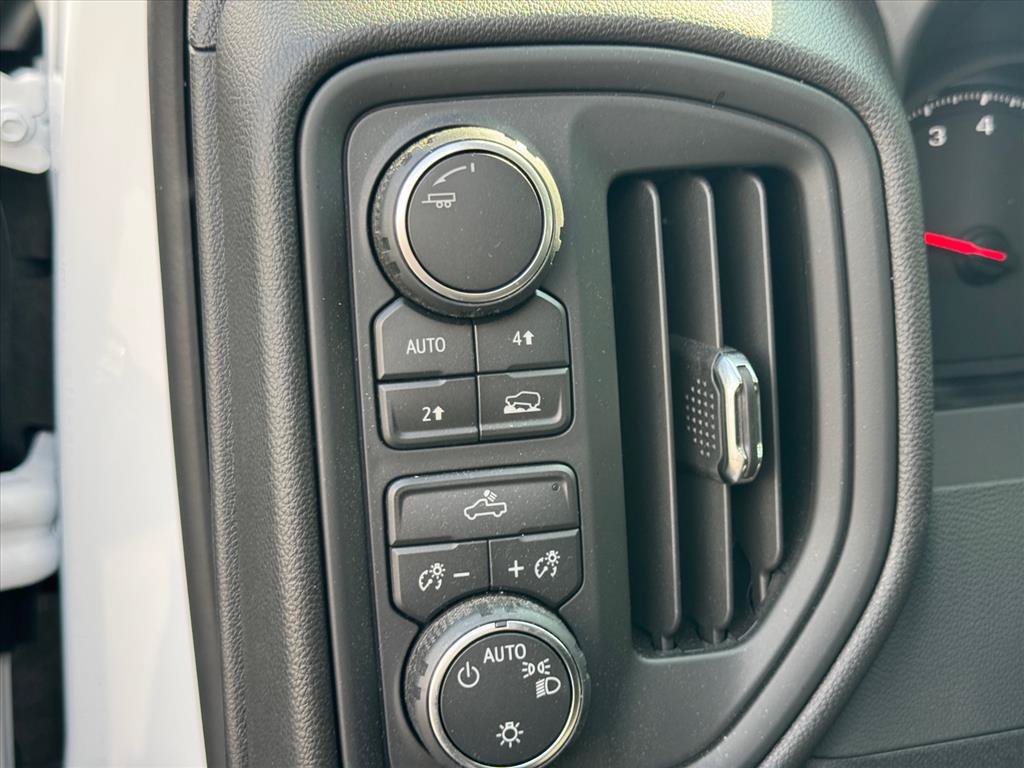 Used 2026 Chevrolet Silverado 1500 Custom w/ Turbomax Blackout Package AWD/4WD image 16
