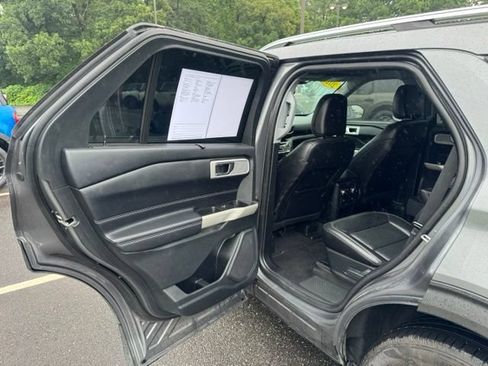 Used 2021 Ford Explorer Limited w/ Equipment Group 301A AWD/4WD image 15