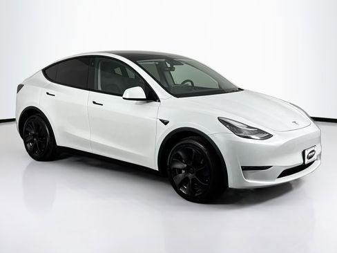Used 2023 Tesla Model Y Long Range image 2