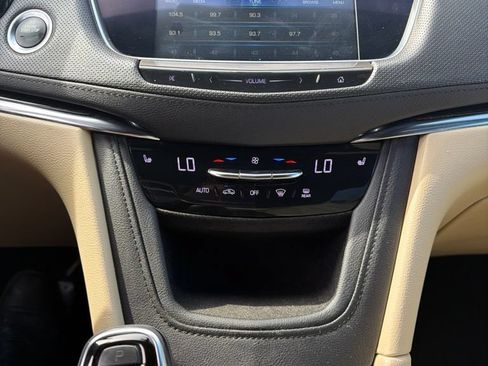 Used 2019 Cadillac XT5 FWD image 24