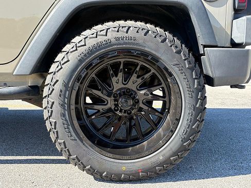 Used 2018 Jeep Wrangler Unlimited Sport S image 30