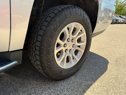 Used 2019 GMC Yukon XL SLT w/ Open Road Package AWD/4WD image 13