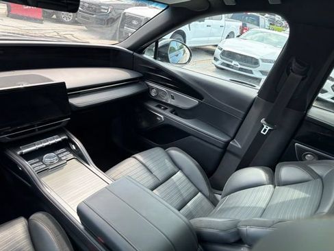 Used 2024 Lincoln Nautilus Reserve w/ Equipment Group 203A AWD/4WD image 17