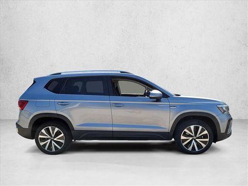 Used 2024 Volkswagen Taos SE FWD image 4