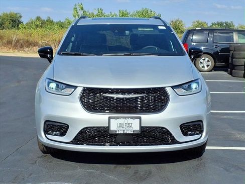 New 2026 Chrysler Pacifica Limited w/ S Appearance Package FWD image 24