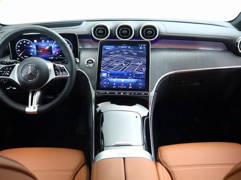 Used 2024 Mercedes-Benz GLC 300 4MATIC w/ Driver Assistance Package image 23