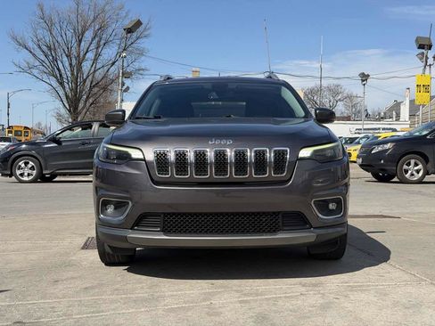 Used 2019 Jeep Cherokee Limited image 2
