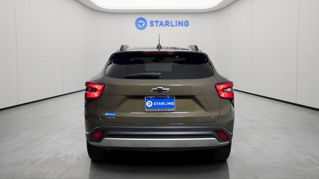 Certified 2024 Chevrolet Trax LT w/ Driver Confidence Package FWD image 17
