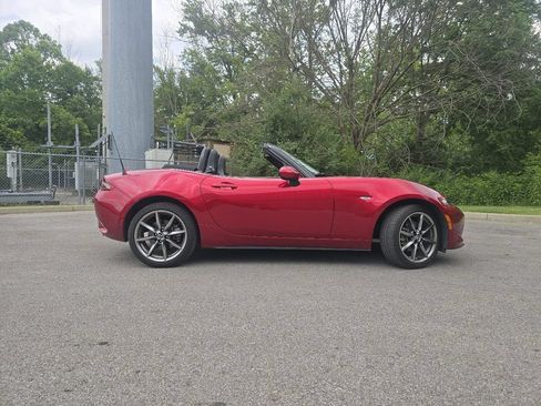 Used 2022 MAZDA MX-5 Miata Grand Touring RWD image 16