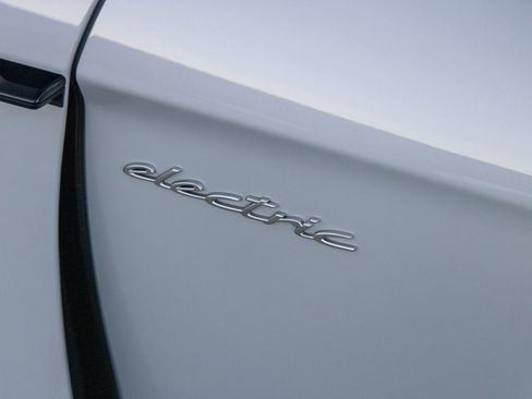 New 2025 Porsche Taycan image 18