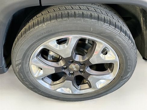 Used 2020 Jeep Compass Limited image 11