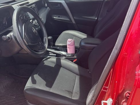Used 2017 Toyota RAV4 LE FWD image 7