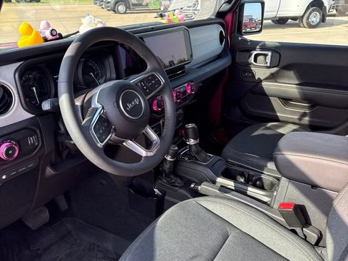 Used 2024 Jeep Wrangler Unlimited Sahara AWD/4WD image 11